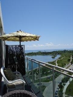 1105 - 5 Marine Parade Dr, Condo with 2 bedrooms, 1 bathrooms and 1 parking in Toronto ON | Image 1