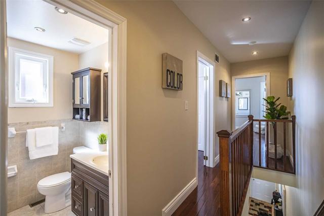 535 Quebec Ave, House semidetached with 3 bedrooms, 2 bathrooms and 1 parking in Toronto ON | Image 3