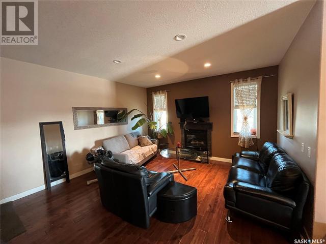 6400 Dewdney Avenue, House detached with 3 bedrooms, 3 bathrooms and null parking in Regina SK | Image 8