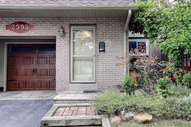2593 Inlake Crt, House attached with 3 bedrooms, 3 bathrooms and 2 parking in Mississauga ON | Image 2