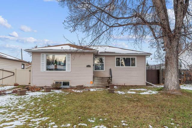 4118 36 Street, House detached with 4 bedrooms, 2 bathrooms and 2 parking in Red Deer AB | Image 1