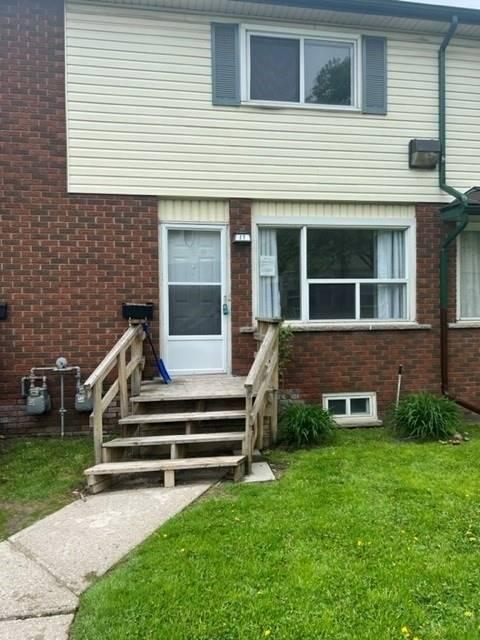 17 - 164 Jansen Ave, Townhouse with 2 bedrooms, 2 bathrooms and 1 parking in Kitchener ON | Image 1