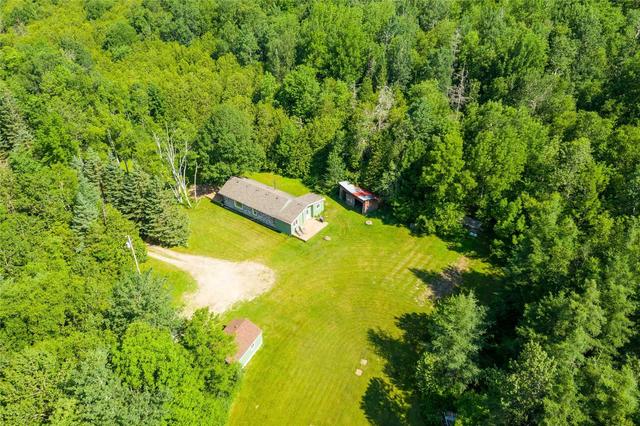8667 Side Road 15 Rd, House detached with 2 bedrooms, 1 bathrooms and 17 parking in Wellington North ON | Image 3