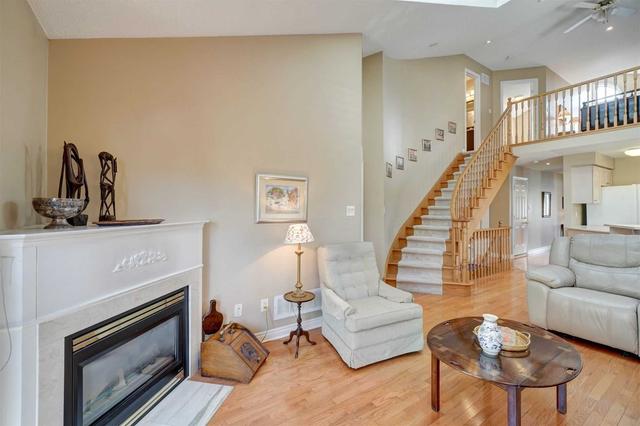 28 - 223 Rebecca St, Townhouse with 2 bedrooms, 4 bathrooms and 2 parking in Oakville ON | Image 2