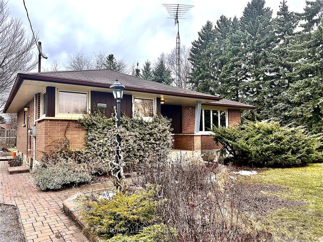 27 Willow Park Dr, House detached with 3 bedrooms, 1 bathrooms and 3 parking in Whitby ON | Image 1