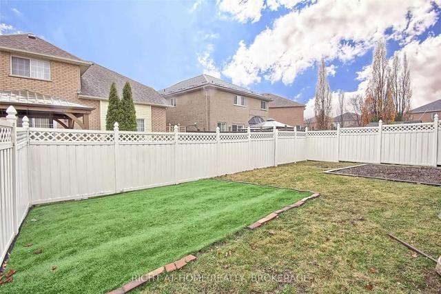 18 Highwood Rd, House detached with 4 bedrooms, 3 bathrooms and 4 parking in Brampton ON | Image 35