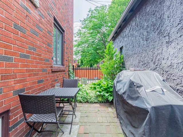 upper - 2 Larkin Ave, House detached with 2 bedrooms, 1 bathrooms and 1 parking in Toronto ON | Image 28
