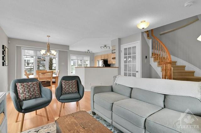 40 Celebration Street, Townhouse with 3 bedrooms, 2 bathrooms and 3 parking in Ottawa ON | Image 4