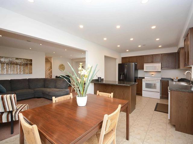 395 Bussel Cres, House attached with 3 bedrooms, 3 bathrooms and 2 parking in Milton ON | Image 8