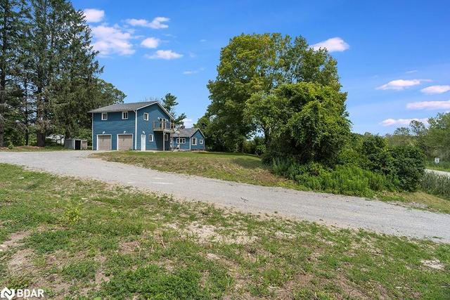 2461 Highway 11 N, House detached with 3 bedrooms, 2 bathrooms and 12 parking in Oro Medonte ON | Image 2