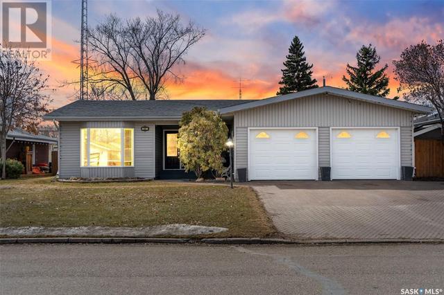 107 7th Avenue W, House detached with 5 bedrooms, 3 bathrooms and null parking in Watrous SK | Image 1