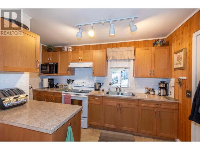 8518 - 97a Highway Unit# 5, Home with 2 bedrooms, 1 bathrooms and 4 parking in North Okanagan F BC | Image 7
