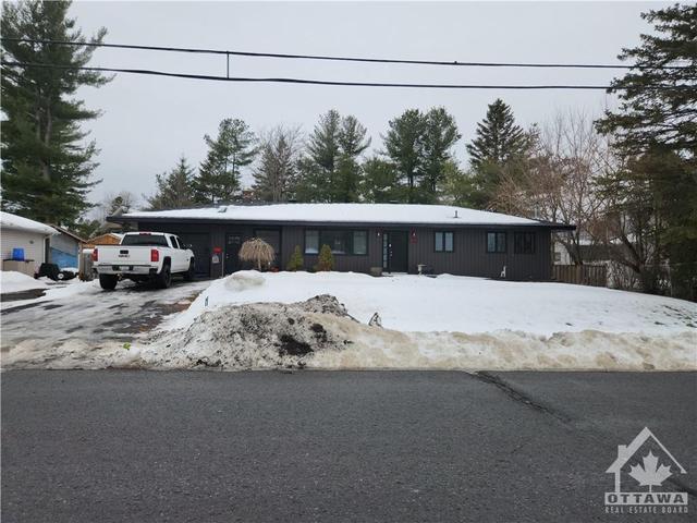 809 Briar Hill Avenue, House detached with 3 bedrooms, 1 bathrooms and 4 parking in Cornwall ON | Image 1