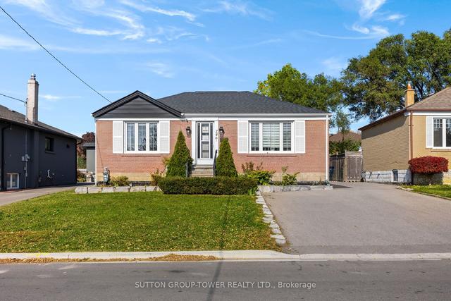 246 Epsom Downs Dr, House detached with 2 bedrooms, 3 bathrooms and 7 parking in Toronto ON | Image 1