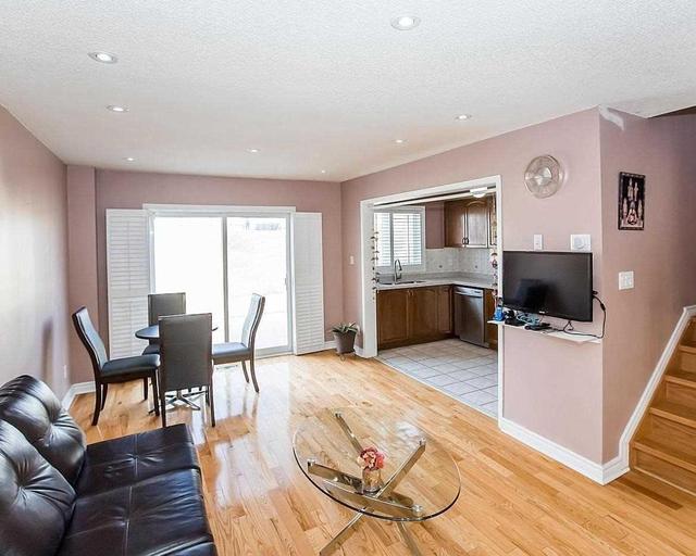 7590 Black Walnut Tr, House semidetached with 3 bedrooms, 2 bathrooms and 3 parking in Mississauga ON | Image 4