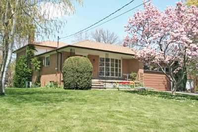 63 Maplewood Rd, House detached with 4 bedrooms, 2 bathrooms and 2 parking in Mississauga ON | Image 1