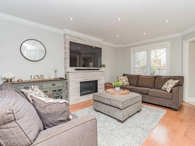 1233 Creekside Dr, House detached with 4 bedrooms, 4 bathrooms and 4 parking in Oakville ON | Image 3