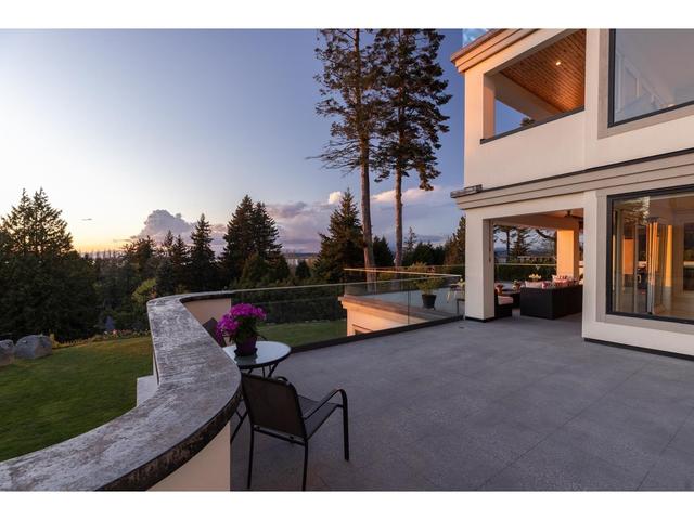 2729 Crescent Drive, House detached with 5 bedrooms, 7 bathrooms and 8 parking in Surrey BC | Image 9