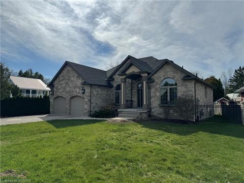 560 Meadow Lane, House detached with 5 bedrooms, 3 bathrooms and 4 parking in Saugeen Shores ON | Card Image