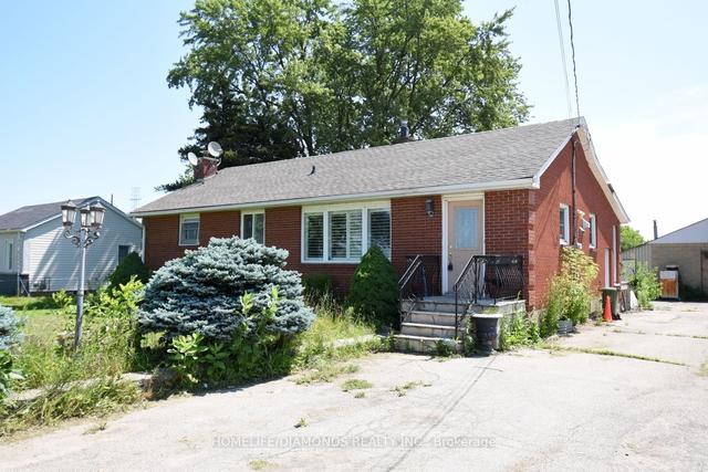 193 Glover Rd, House detached with 3 bedrooms, 1 bathrooms and 14 parking in Hamilton ON | Image 1