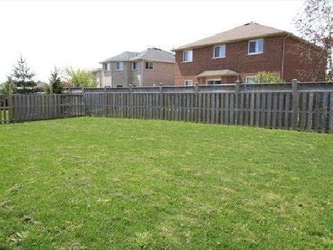144 Pringle Dr, House detached with 2 bedrooms, 3 bathrooms and 4 parking in Barrie ON | Image 7