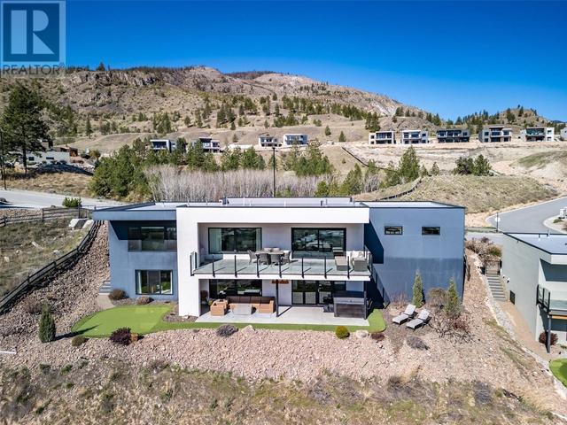132 Skaha Hills Drive, House detached with 3 bedrooms, 2 bathrooms and 2 parking in Penticton 1 BC | Image 2