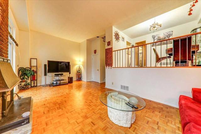 47 Harnworth Dr, House detached with 3 bedrooms, 3 bathrooms and 3 parking in Toronto ON | Image 6