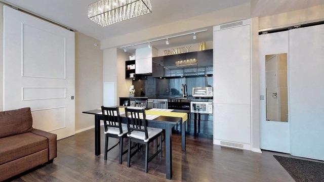 2509 - 125 Peter St, Condo with 2 bedrooms, 1 bathrooms and 1 parking in Toronto ON | Image 23