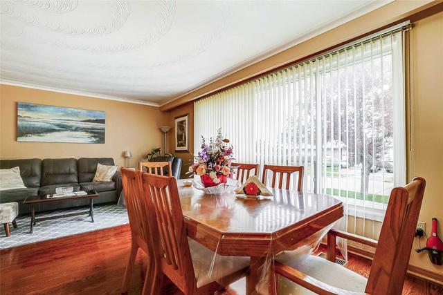 22 Rosefair Cres, House detached with 3 bedrooms, 2 bathrooms and 5 parking in Toronto ON | Image 17