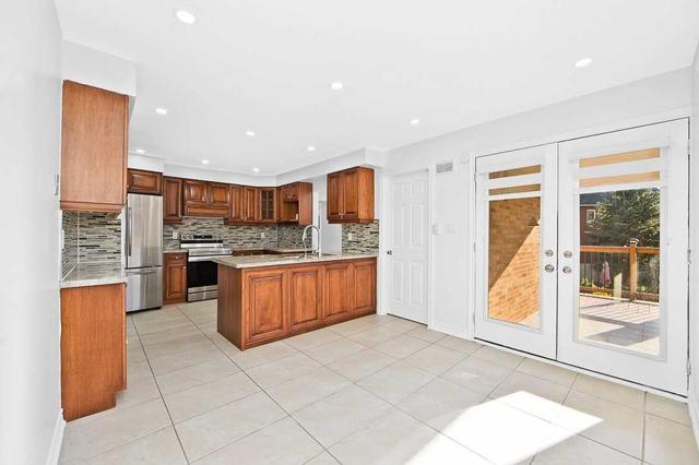 554 Rougemount Dr, House detached with 3 bedrooms, 3 bathrooms and 8 parking in Pickering ON | Image 4