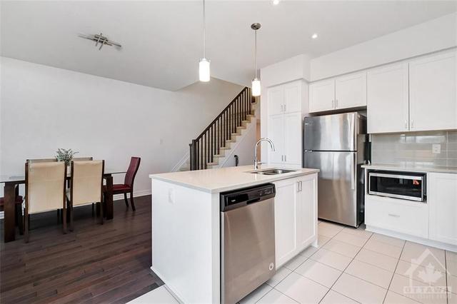 701 Putney Crescent, Townhouse with 3 bedrooms, 3 bathrooms and 2 parking in Ottawa ON | Image 12