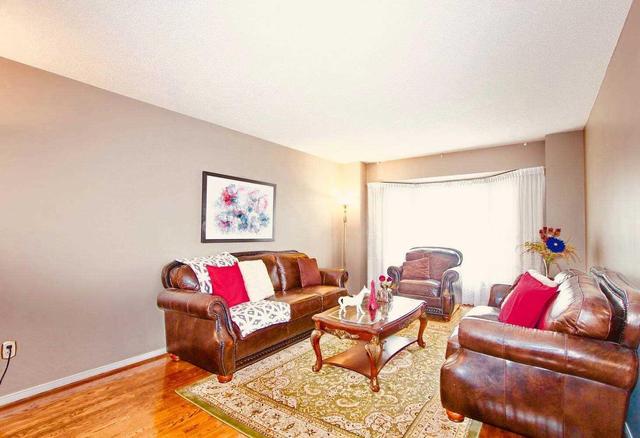 24 Hall Cres, House detached with 4 bedrooms, 4 bathrooms and 2 parking in Brampton ON | Image 5