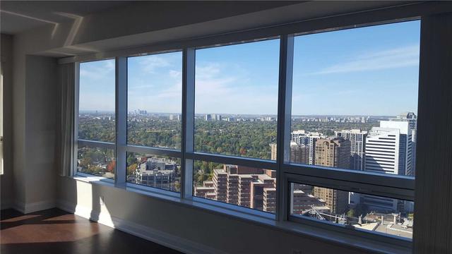 3220 - 5 Sheppard Ave E, Condo with 2 bedrooms, 2 bathrooms and 1 parking in Toronto ON | Image 2