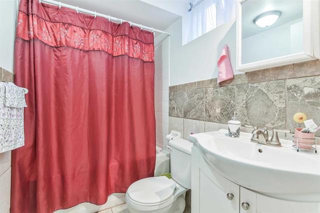 13 Lippincott St W, House detached with 3 bedrooms, 3 bathrooms and 4 parking in Toronto ON | Image 29