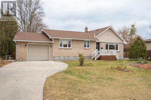 1114 Lakeshore Road, House detached with 3 bedrooms, 2 bathrooms and null parking in Sarnia ON | Image 3