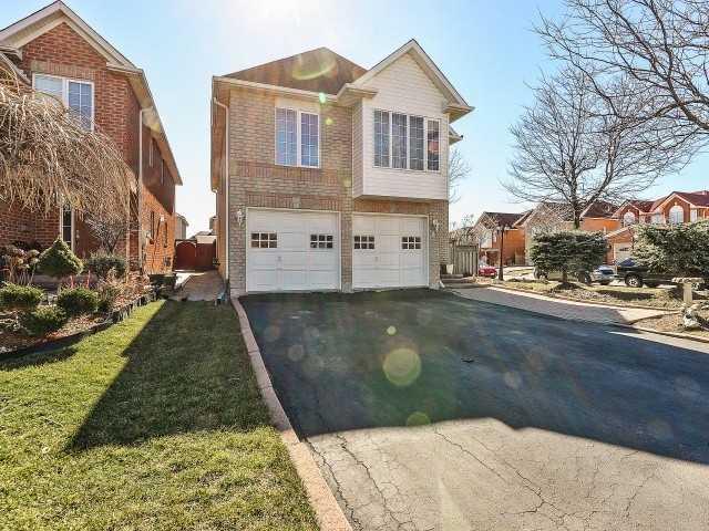 81 Pebblestone Circ, House detached with 4 bedrooms, 3 bathrooms and 4 parking in Brampton ON | Image 2