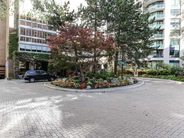 ter 10 - 278 Bloor St E, Condo with 3 bedrooms, 2 bathrooms and 1 parking in Toronto ON | Image 2