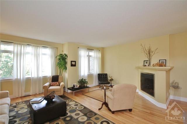 182 Lanark Avenue, Townhouse with 3 bedrooms, 3 bathrooms and 4 parking in Ottawa ON | Image 9