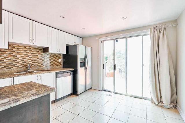 28 Leyton Ave, House detached with 2 bedrooms, 1 bathrooms and 1 parking in Toronto ON | Image 4