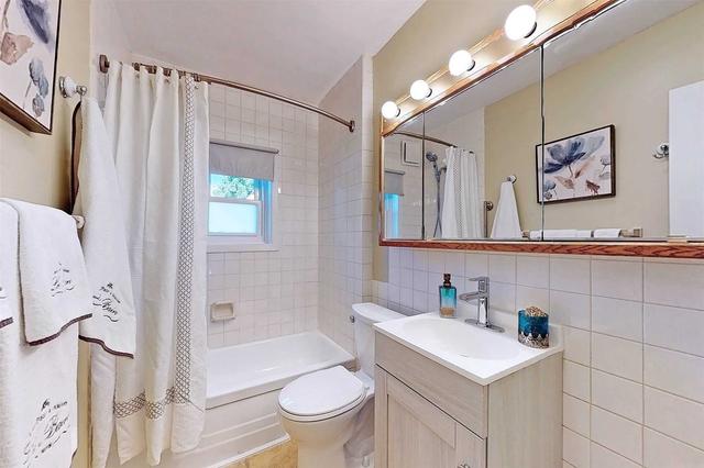 25 Pharmacy Ave, House semidetached with 3 bedrooms, 1 bathrooms and 1.5 parking in Toronto ON | Image 15