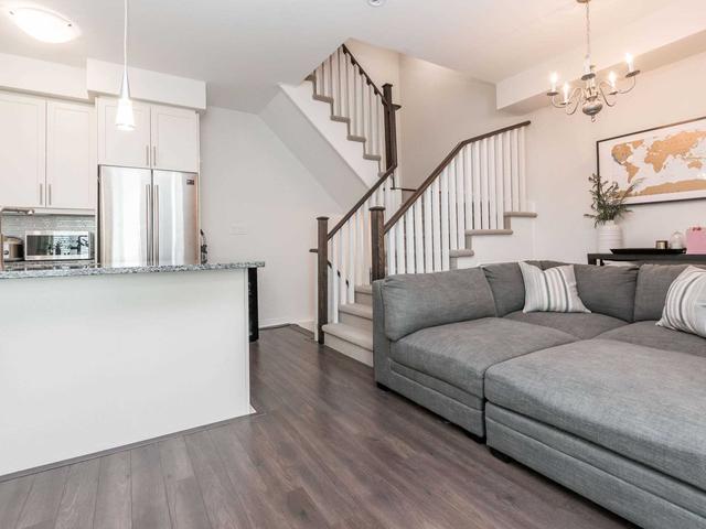 3 - 12 Applewood Lane, Townhouse with 3 bedrooms, 3 bathrooms and 1 parking in Toronto ON | Image 5