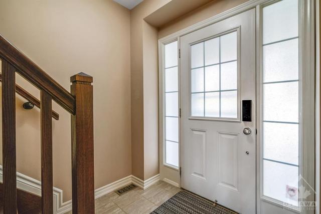 327 Gallantry Way, House detached with 3 bedrooms, 4 bathrooms and 3 parking in Ottawa ON | Image 3