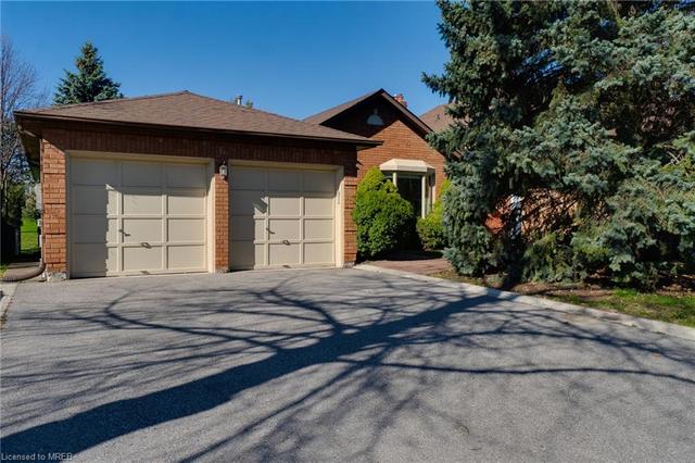 6 Kingfisher Court, House detached with 3 bedrooms, 2 bathrooms and 6 parking in Brampton ON | Image 1