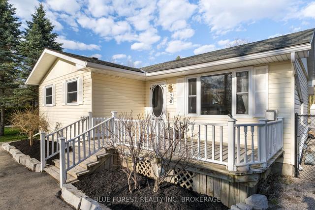 7 Andrews Cres Acre, House detached with 2 bedrooms, 1 bathrooms and 6 parking in Central Huron ON | Image 1