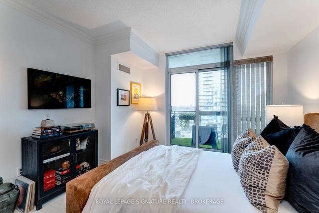 1002 - 8 Scollard St, Condo with 2 bedrooms, 2 bathrooms and 1 parking in Toronto ON | Image 6
