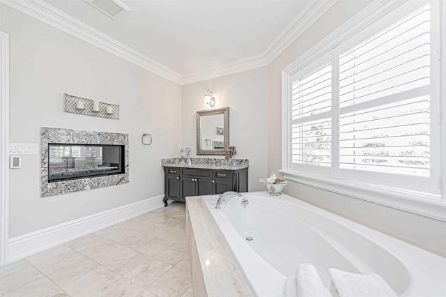 11 Olive Villa Crt, House detached with 4 bedrooms, 6 bathrooms and 6 parking in Markham ON | Image 19