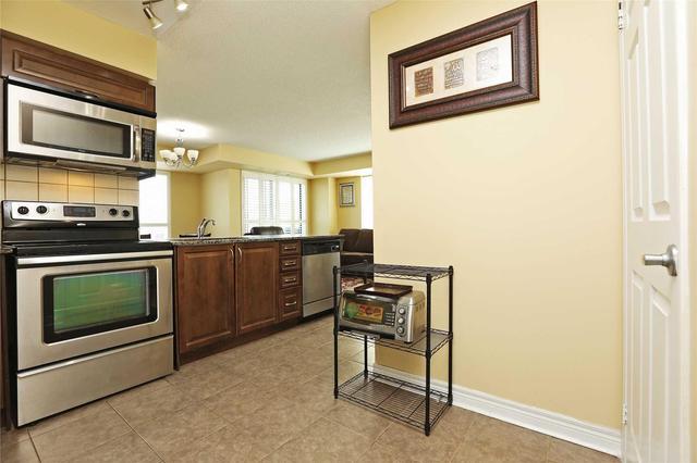 309 - 60 Fairfax Cres, Condo with 2 bedrooms, 2 bathrooms and 1 parking in Toronto ON | Image 4