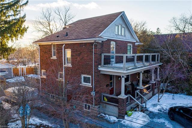 350 Queenston Street, House detached with 5 bedrooms, 2 bathrooms and 7 parking in St. Catharines ON | Image 2