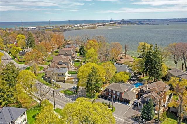1020 North Shore Boulevard E, House detached with 3 bedrooms, 2 bathrooms and 7 parking in Burlington ON | Image 3
