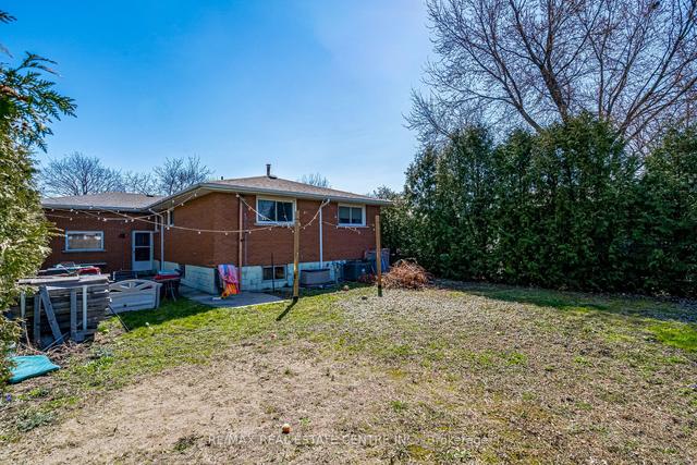 102 Erin Ave, House detached with 3 bedrooms, 2 bathrooms and 3 parking in Hamilton ON | Image 10
